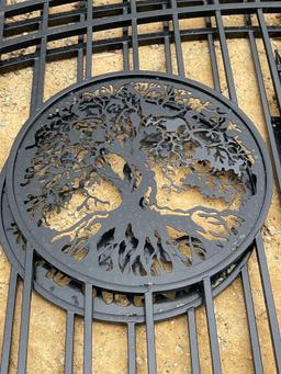 1785 - ABSOLUTE - IRON GATE TREE SCENE & POST