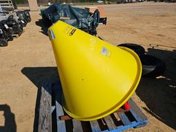 3013 - P400 POLY FERTILIZER SPREADER