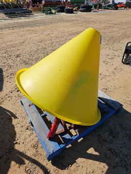 3013 - P400 POLY FERTILIZER SPREADER