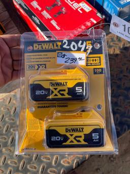 2047 - 2 - DEWALT 20V BATTERY 2-5 AMP
