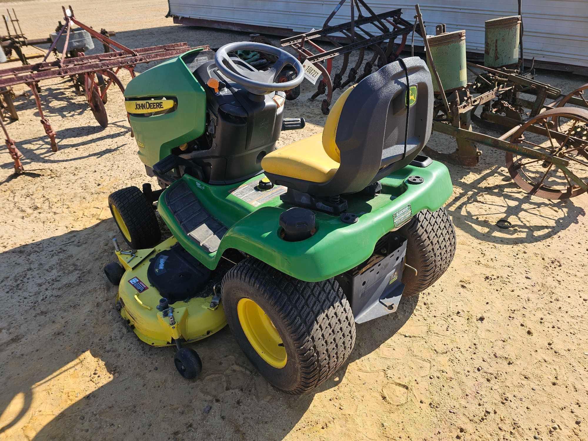 2523 - JOHN DEERE X320 LAWN TRACTOR