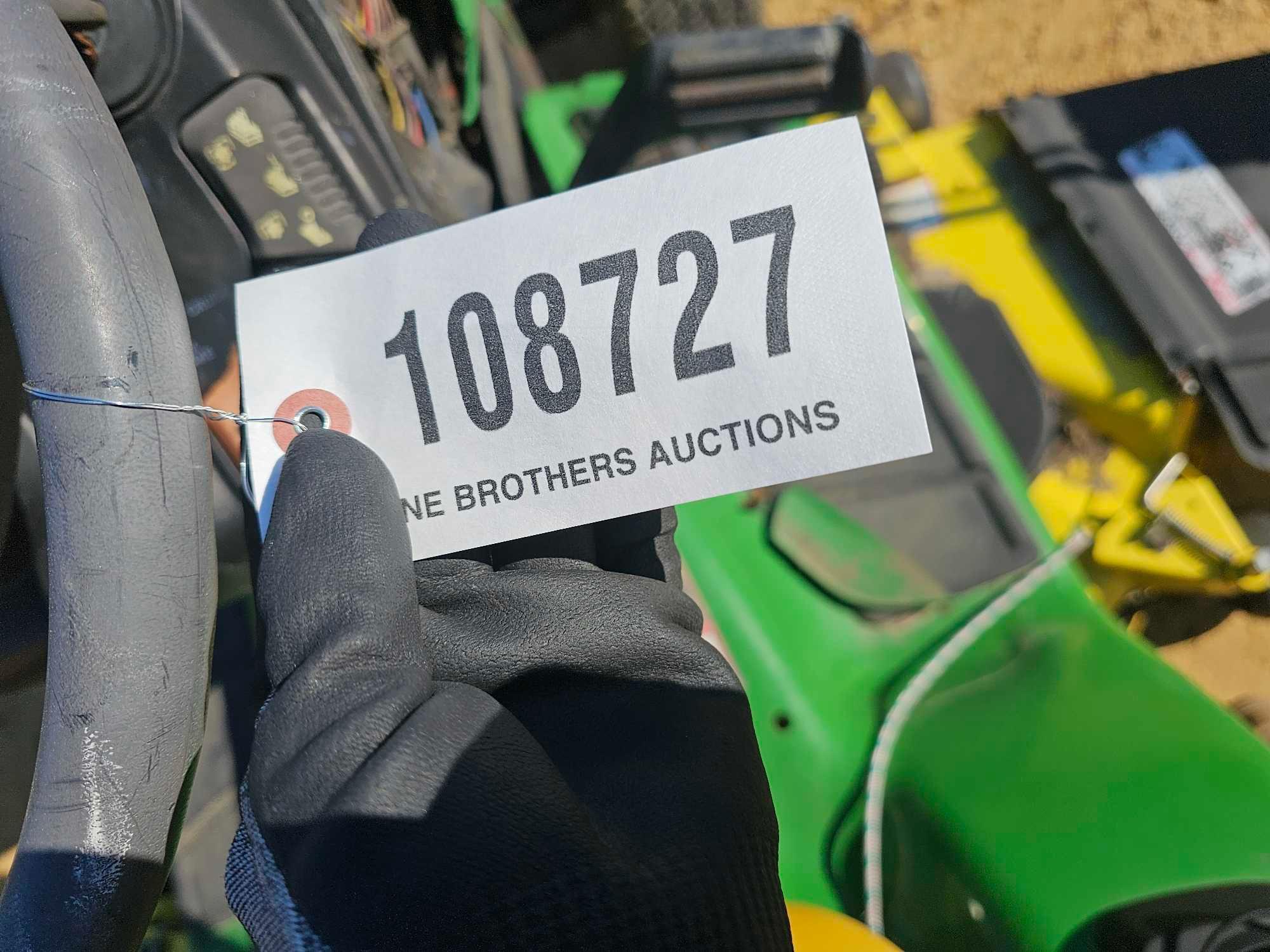 2523 - JOHN DEERE X320 LAWN TRACTOR