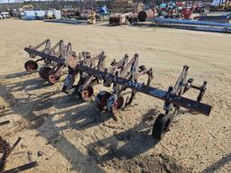 2587 - 4 ROW CULTIVATOR