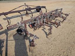 2587 - 4 ROW CULTIVATOR