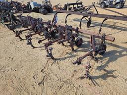 2587 - 4 ROW CULTIVATOR