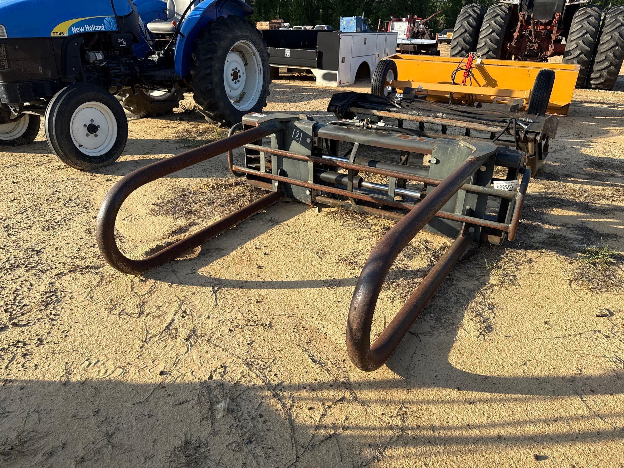181 - J.D. STYLE HYDRAULIC HAY BALE SQUEEZE