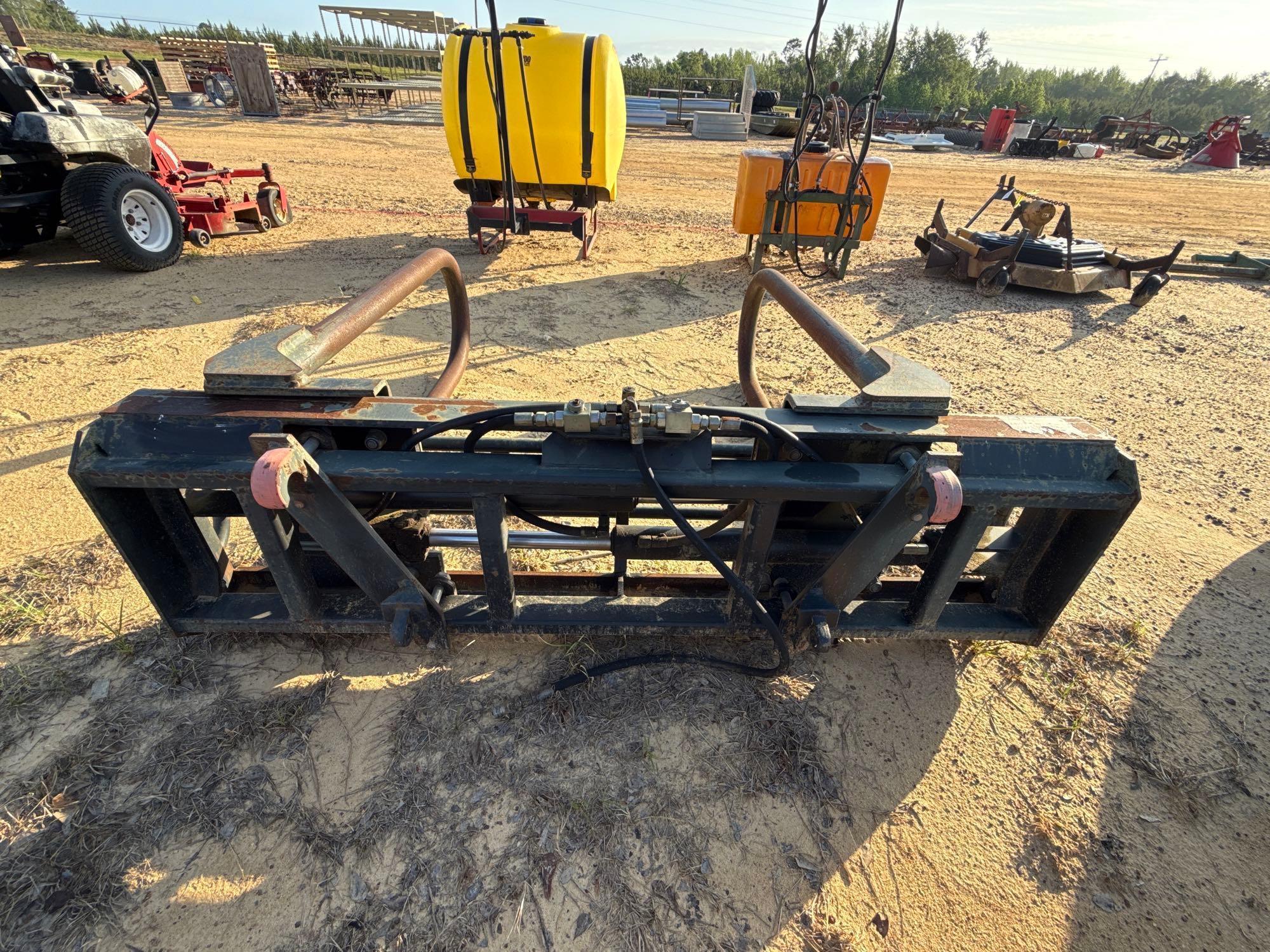 181 - J.D. STYLE HYDRAULIC HAY BALE SQUEEZE