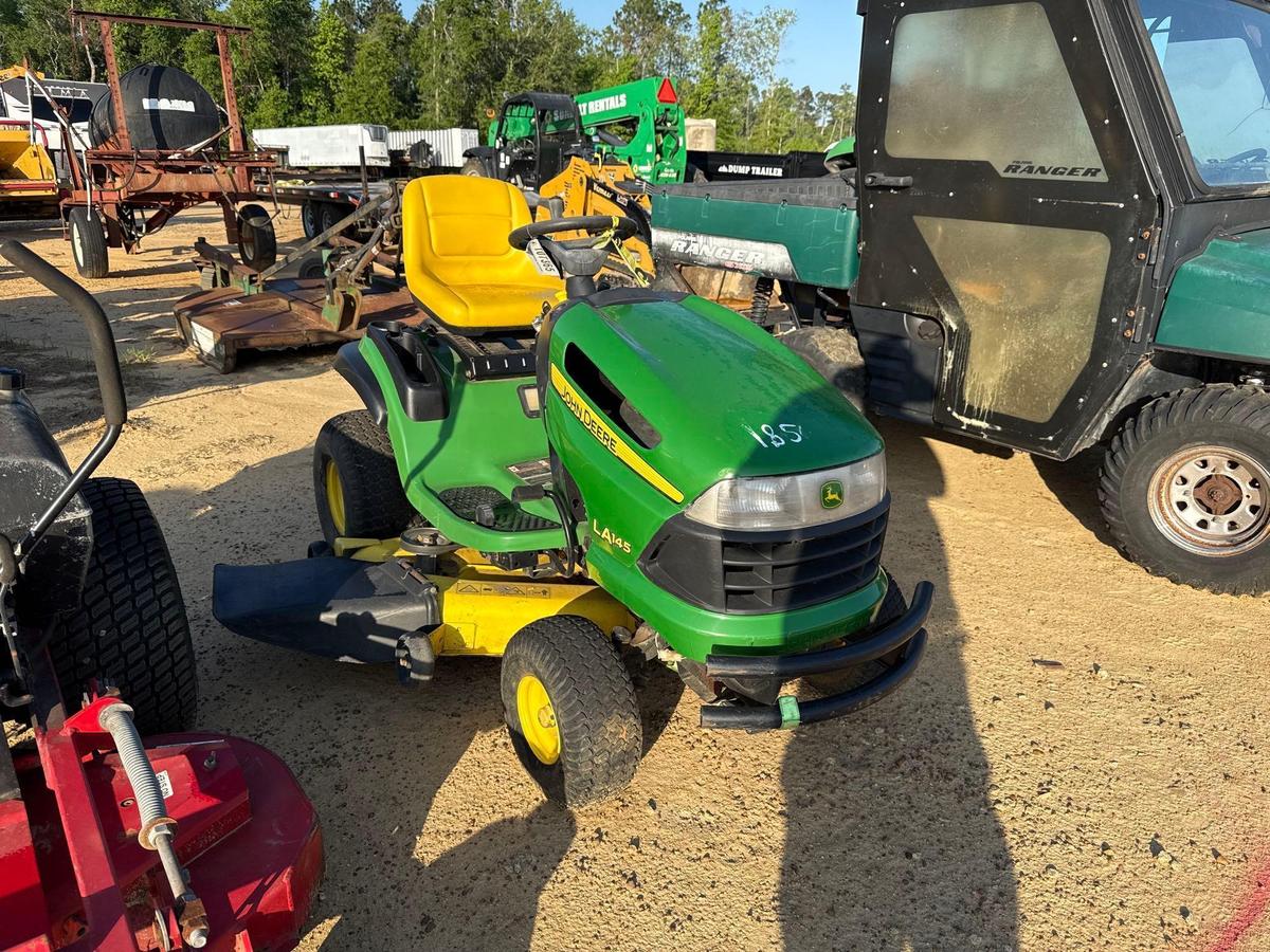 185 - JOHN DEERE LA K15 RIDING MOWER