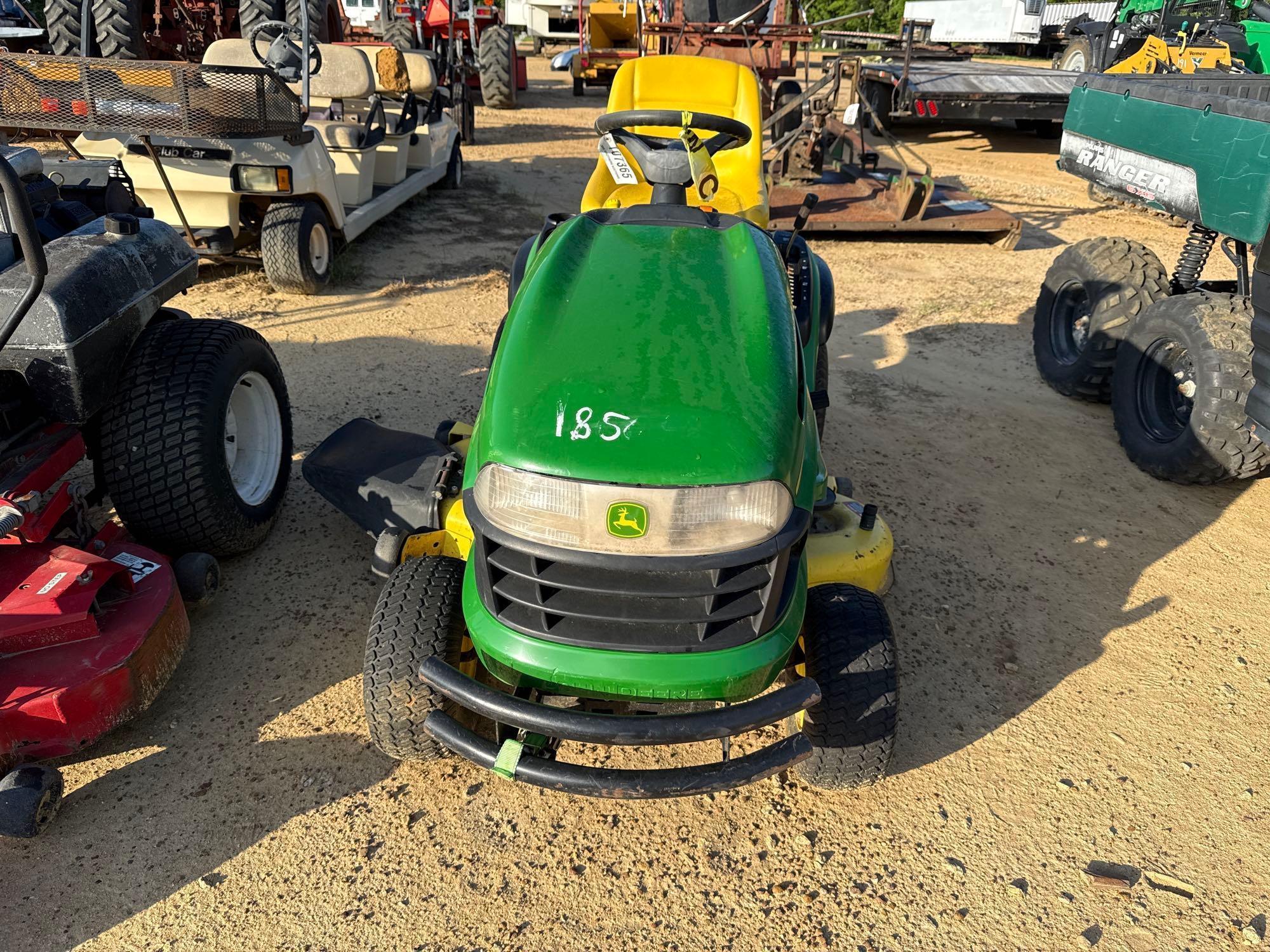 185 - JOHN DEERE LA K15 RIDING MOWER