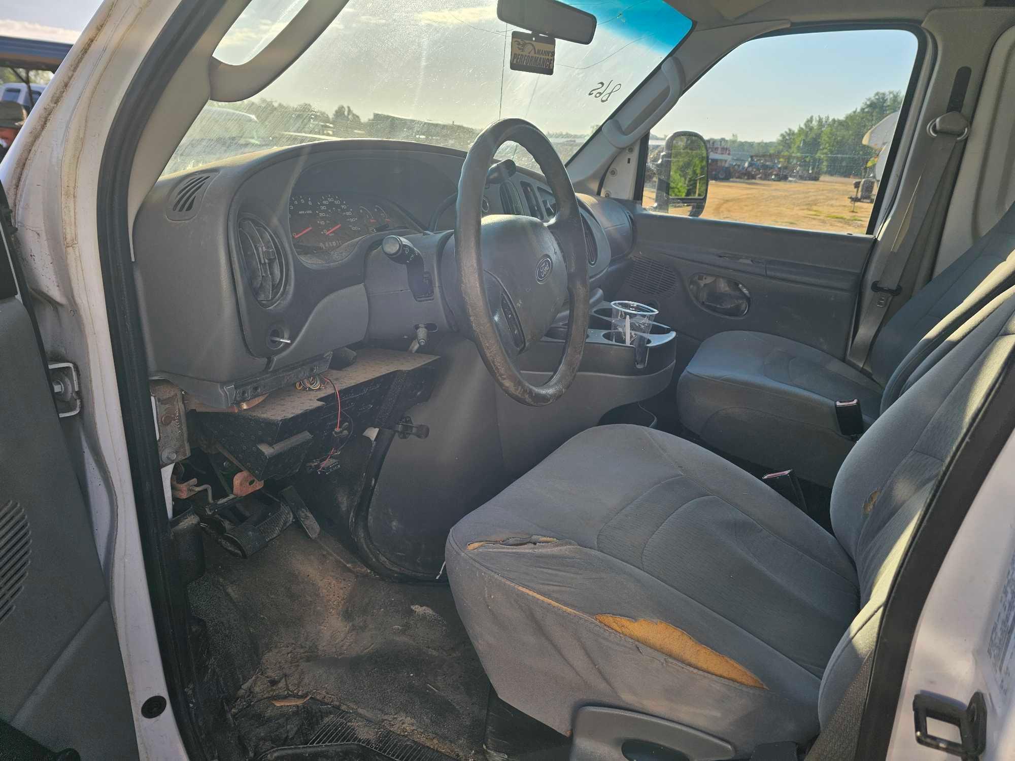 865 - 2008 FORD ECOLINE WORK VAN *