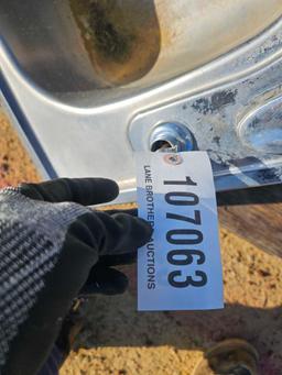 2229 - GAS HEATER, 3 SINKS