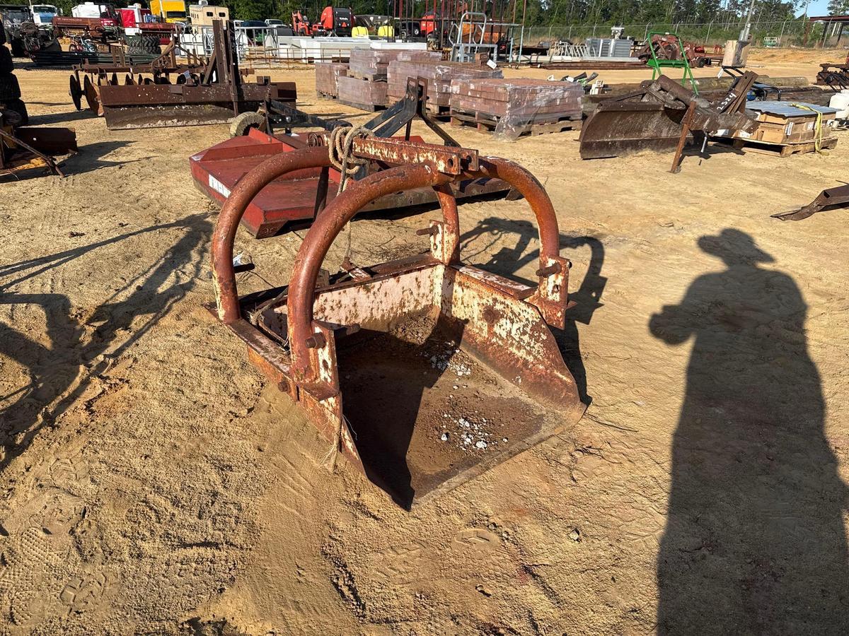 2530 - 3' DIRT SCOOP