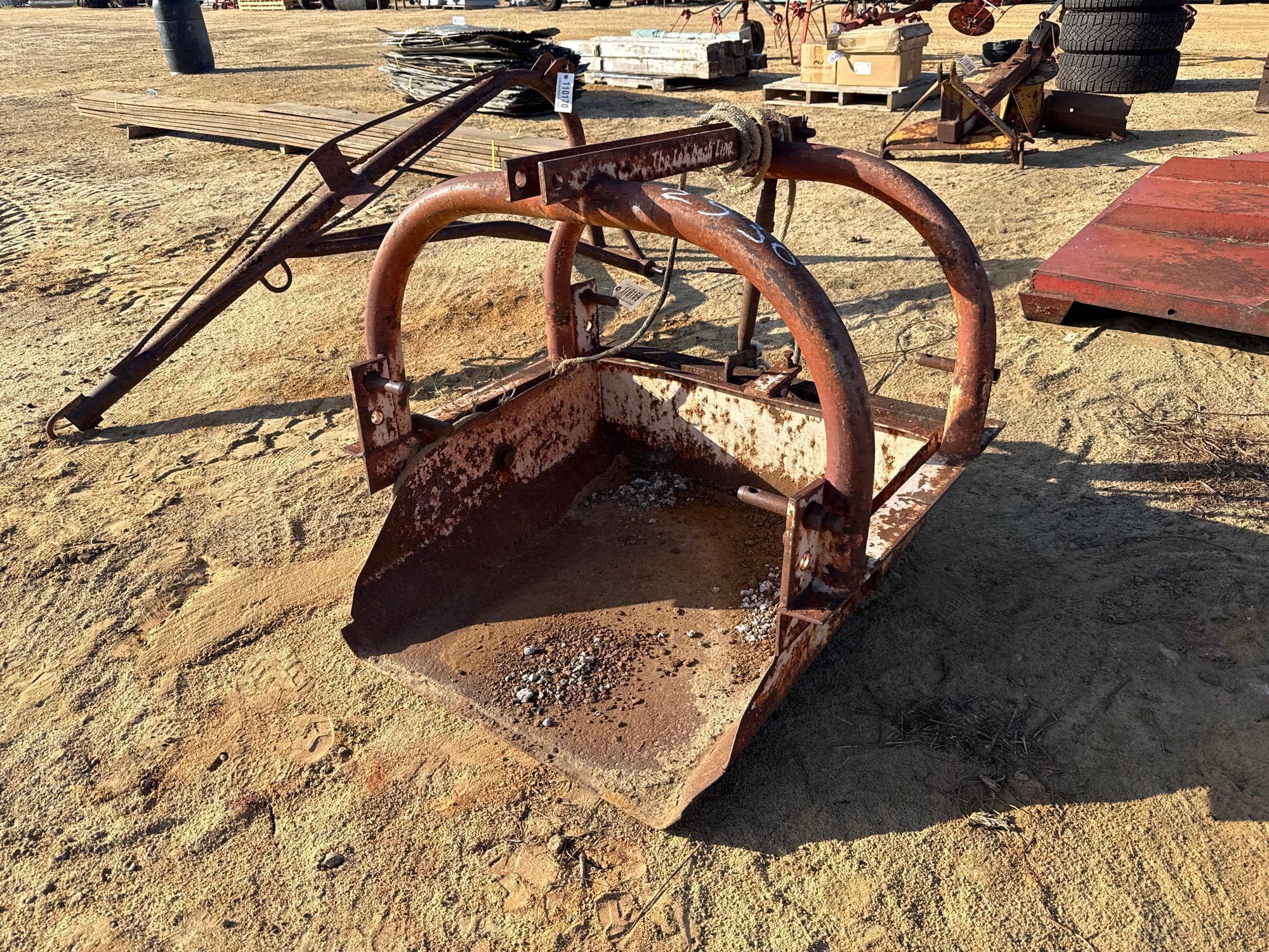 2530 - 3' DIRT SCOOP