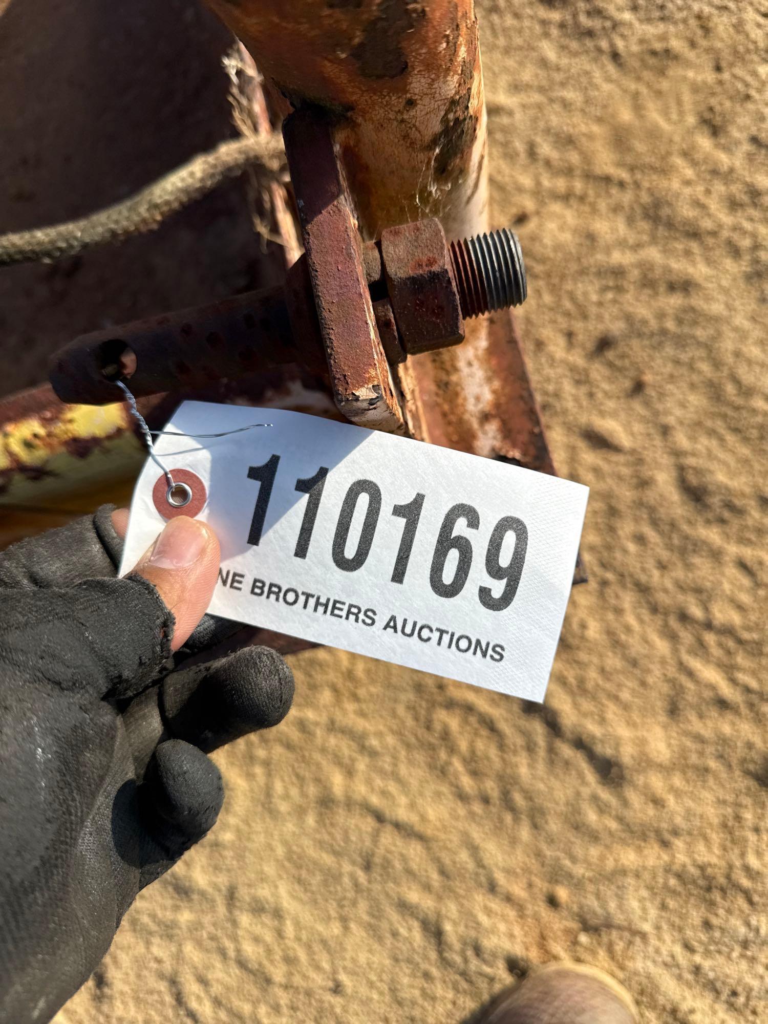 2530 - 3' DIRT SCOOP