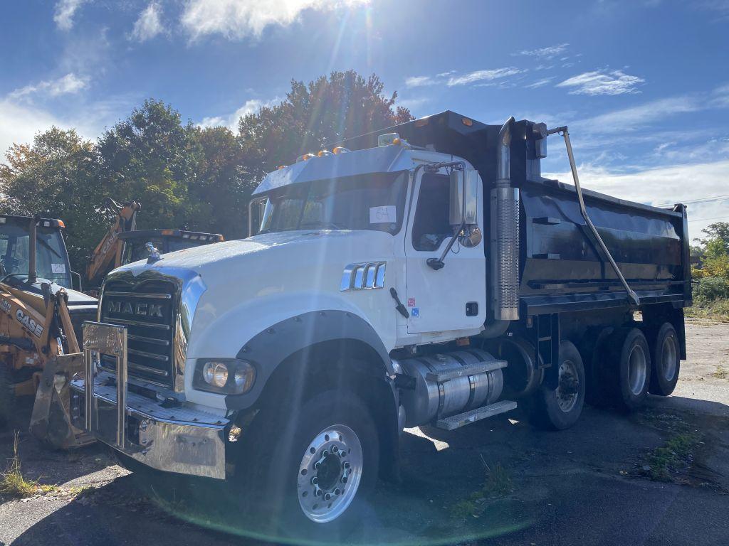 2007 Mack CTP713 Tri Axle Dump Truck, Eaton Fuller Manual Trans, Guard Dog System, Mack MP7 Motor,