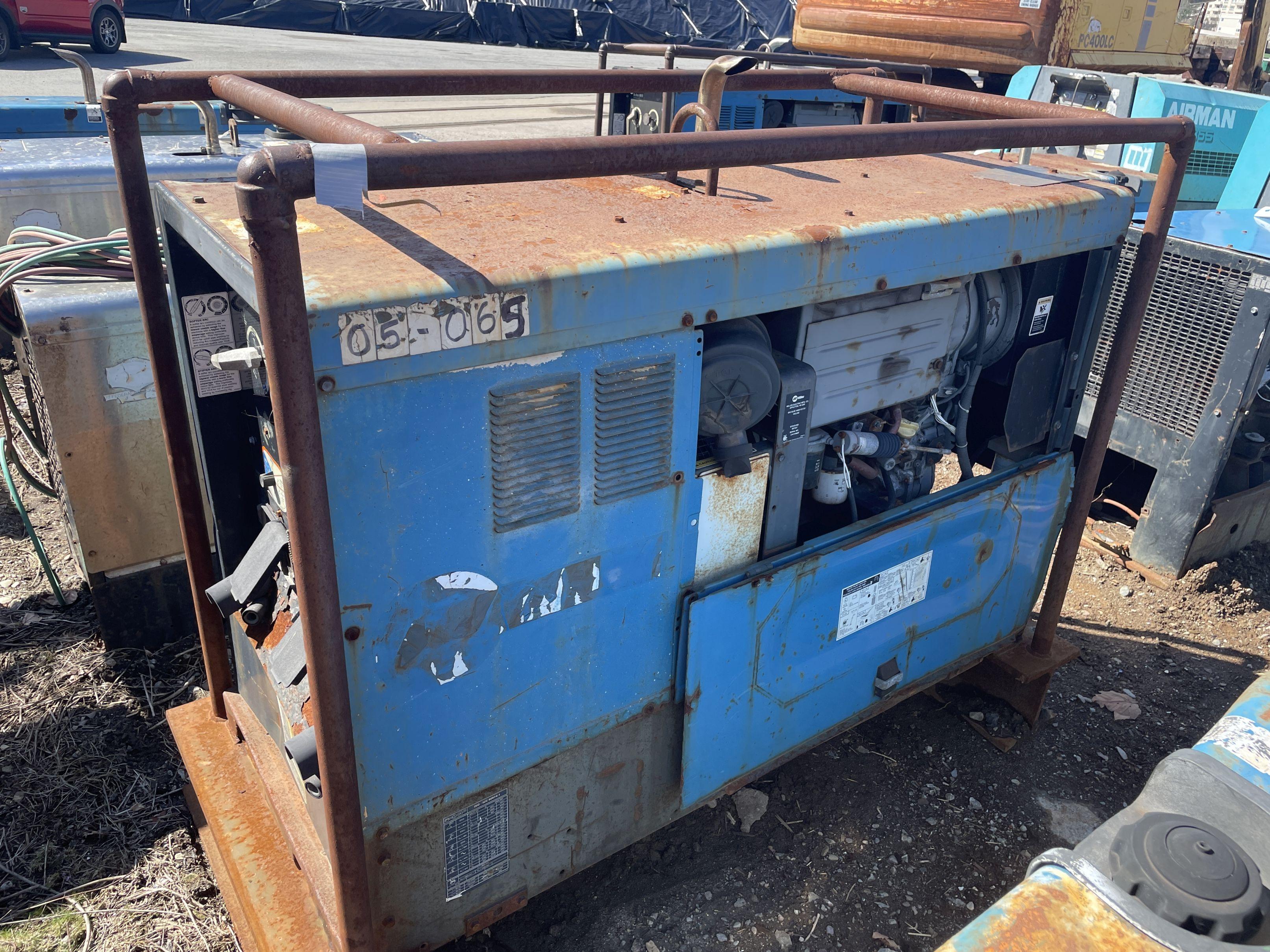 (SEE VIDEO) Miller Big Blue 400D DC Welder/ Generator w/ 8017.8 Hours and Deutz Diesel Engine