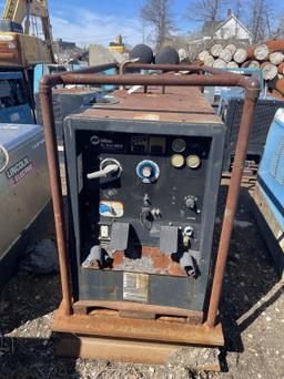 (SEE VIDEO) Miller Big Blue 400D DC Welder/ Generator w/ 8017.8 Hours and Deutz Diesel Engine