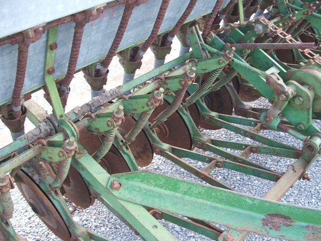 JD B 20-6 GRAIN DRILL WITH SEEDER