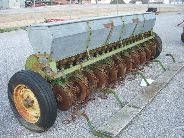 JD B 20-6 GRAIN DRILL WITH SEEDER