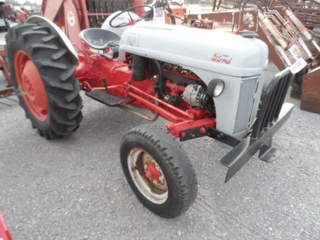 FORD 8N TRACTOR  RUNS & DRIVES