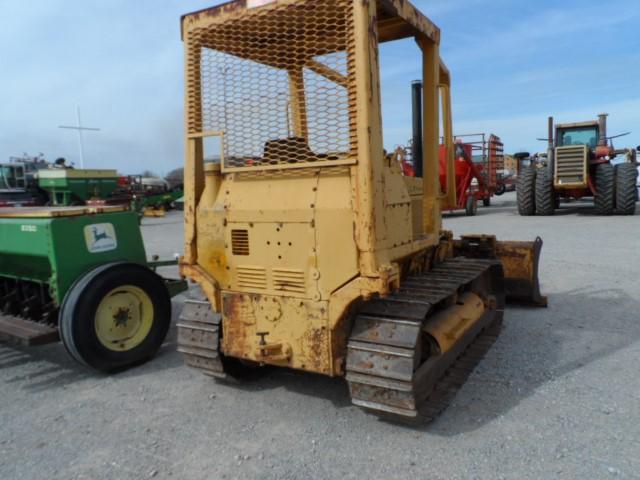 CATERPILLAR D3 DOZER  RUNS & DRIVES