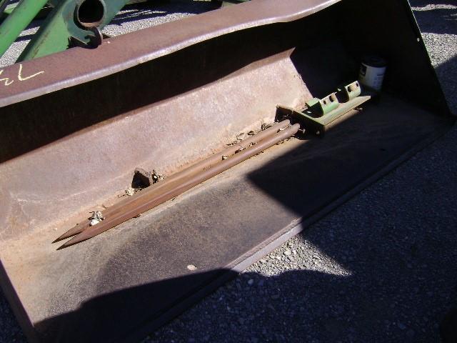 JD 158 LOADER WITH BUCKET & SPIKE
