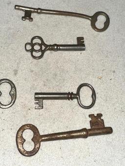 8 Vintage Skeleton Keys
