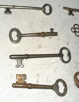 8 Vintage Skeleton Keys