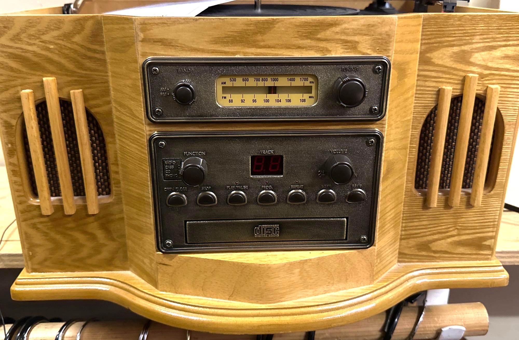 Spirit of St Louis 3 speed Turntable, CD, Am/FM Radio Tape Player- works