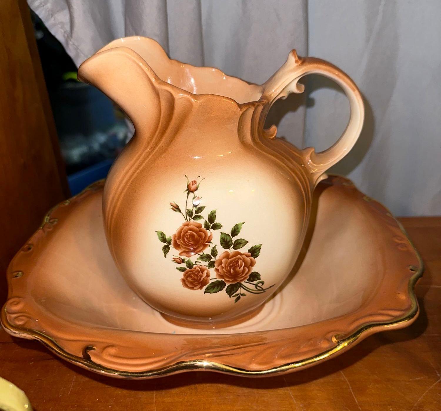 5 Vintage Arnel's Pottery Pitchers and 3 Bowls