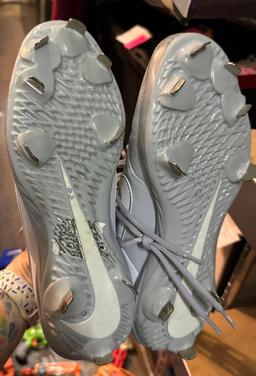 Nike Soccer Cleats Size 9.5- in Great Shape
