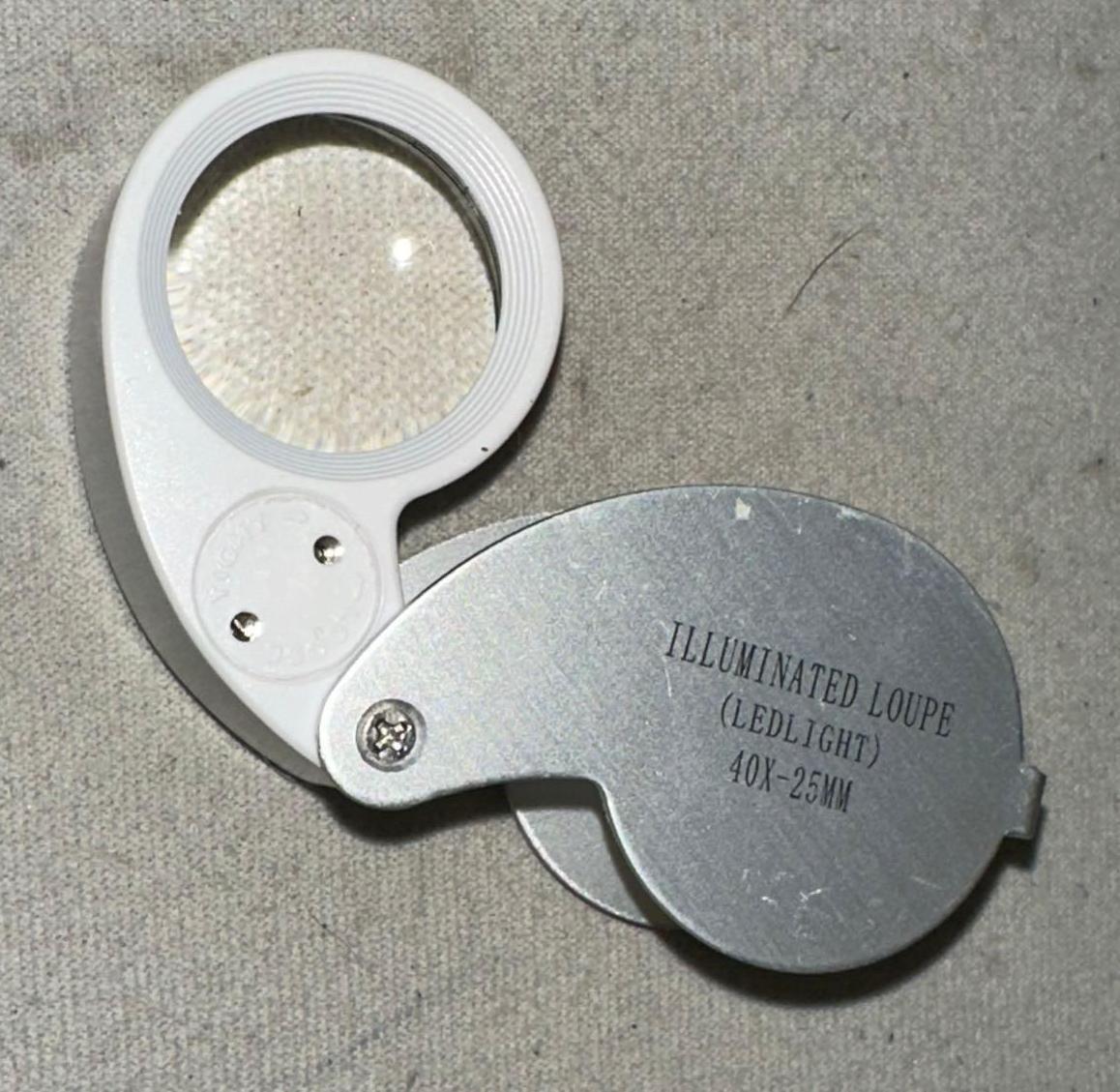 Illuminated Jeweler's Loupe 40 x 25mm- works