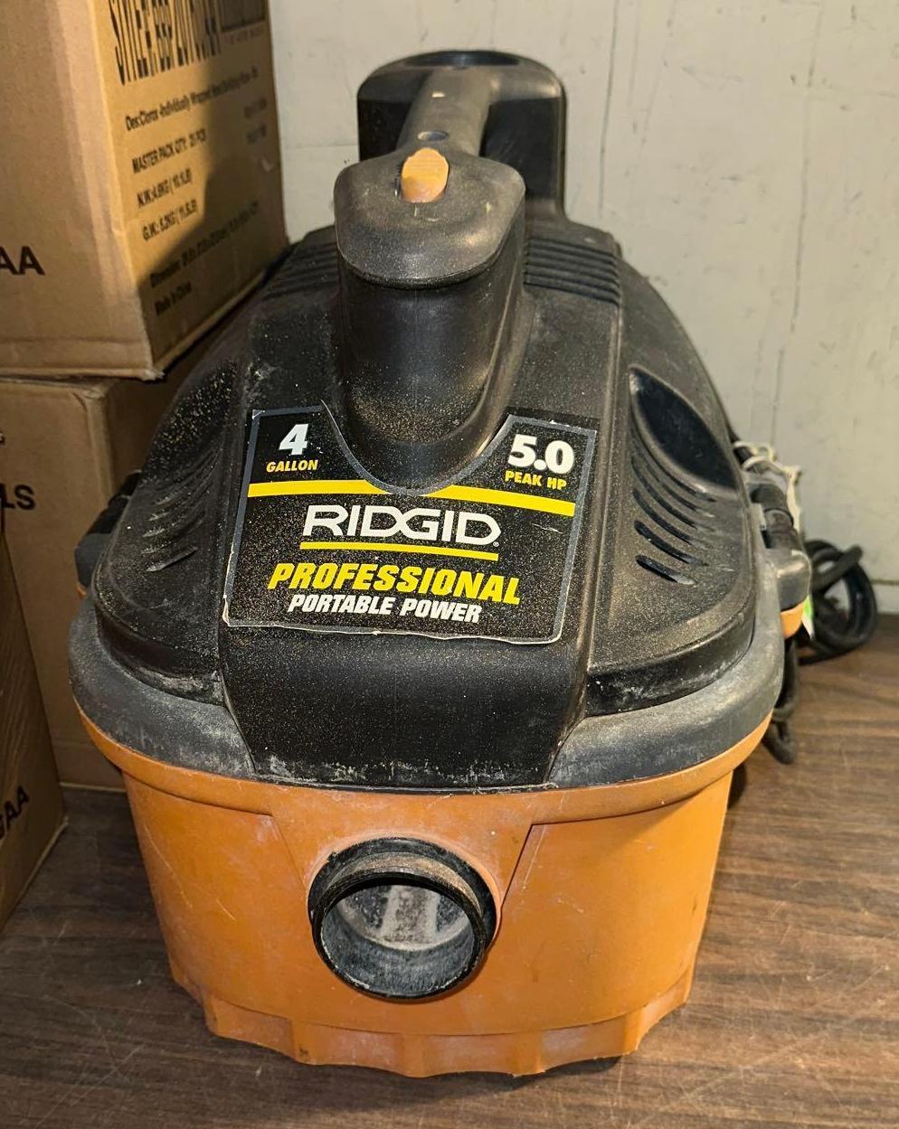 4 Gallon Ridgid Wet/Dry Vac- works