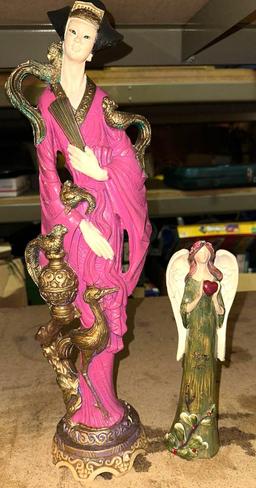 2 Pretty Figurines