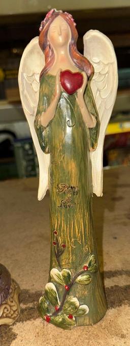 2 Pretty Figurines