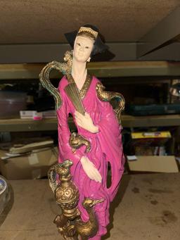 2 Pretty Figurines