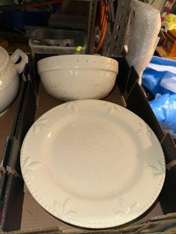 4 boxes of Sorrento Debby Segura Signature Serving Dishes