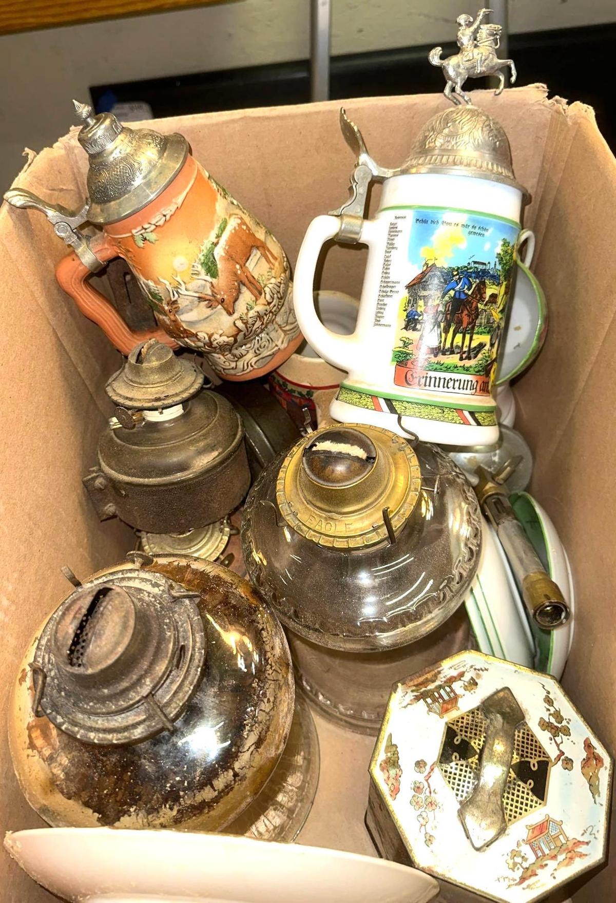 4 VTG Beer Steins, 5 VTG Oil Lamps, Tins, Dishes etc