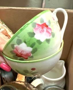 4 VTG Beer Steins, 5 VTG Oil Lamps, Tins, Dishes etc
