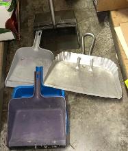 5 Dust Pans
