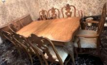 1910 Era Pecan Wood Dining room Table w/8 Chairs, 3 Leaves & Covers