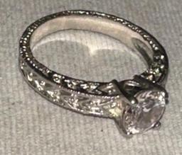Woman's Ring size 11