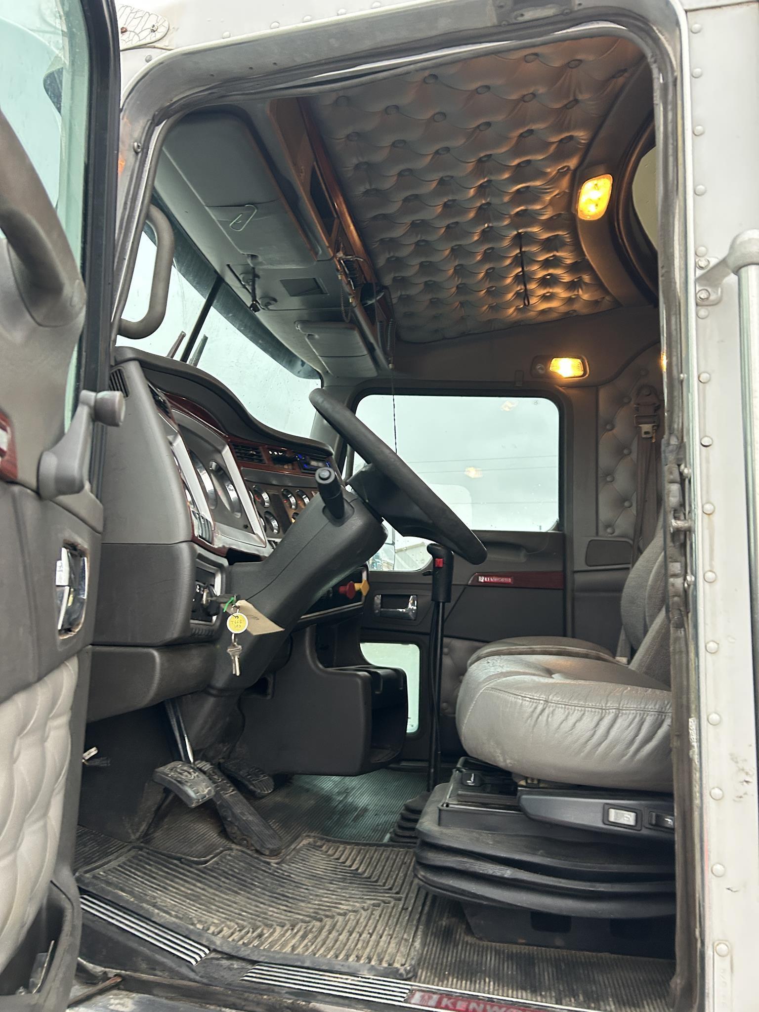 2009 KENWORTH T660 586
