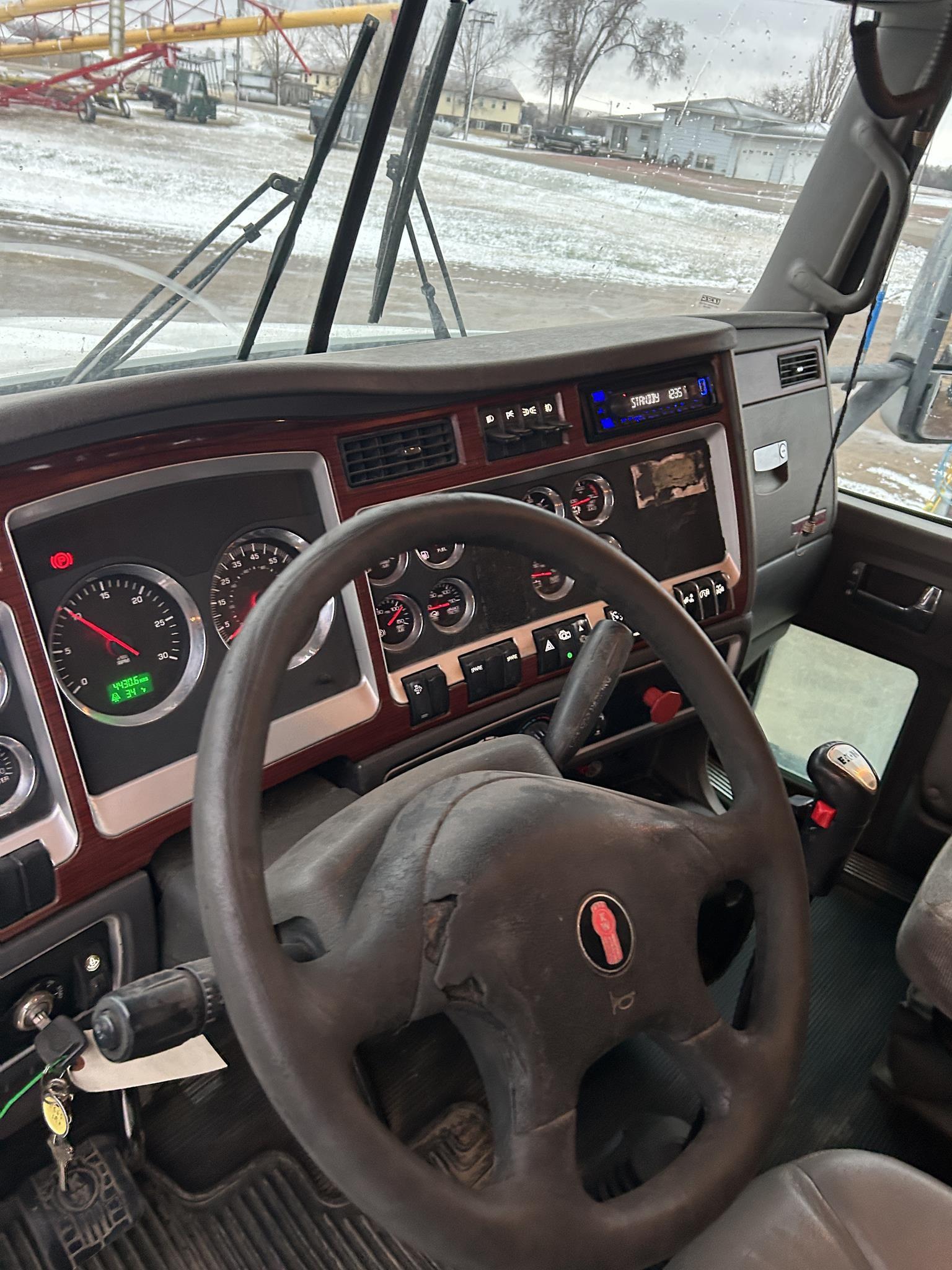 2009 KENWORTH T660 586