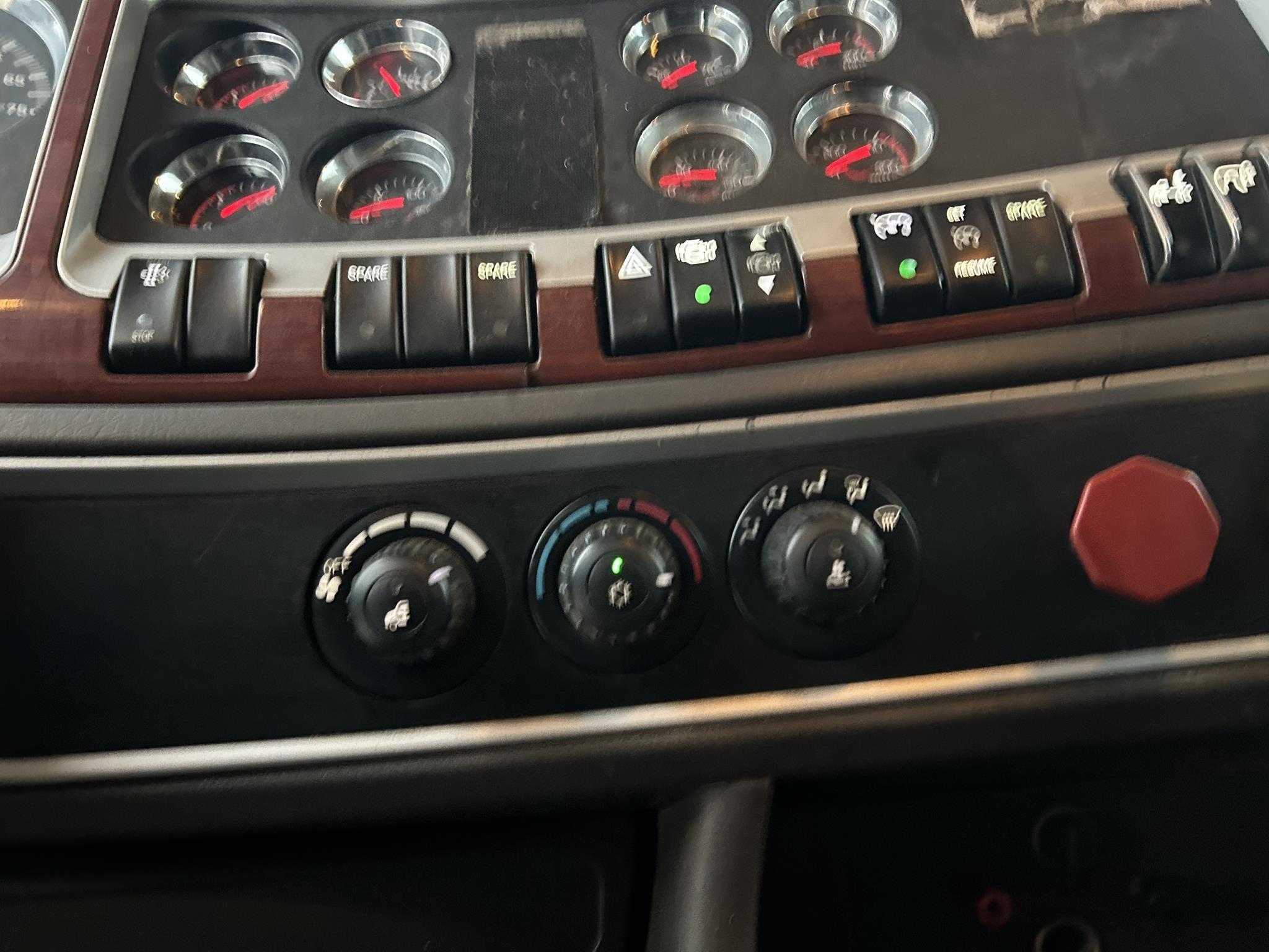 2009 KENWORTH T660 586