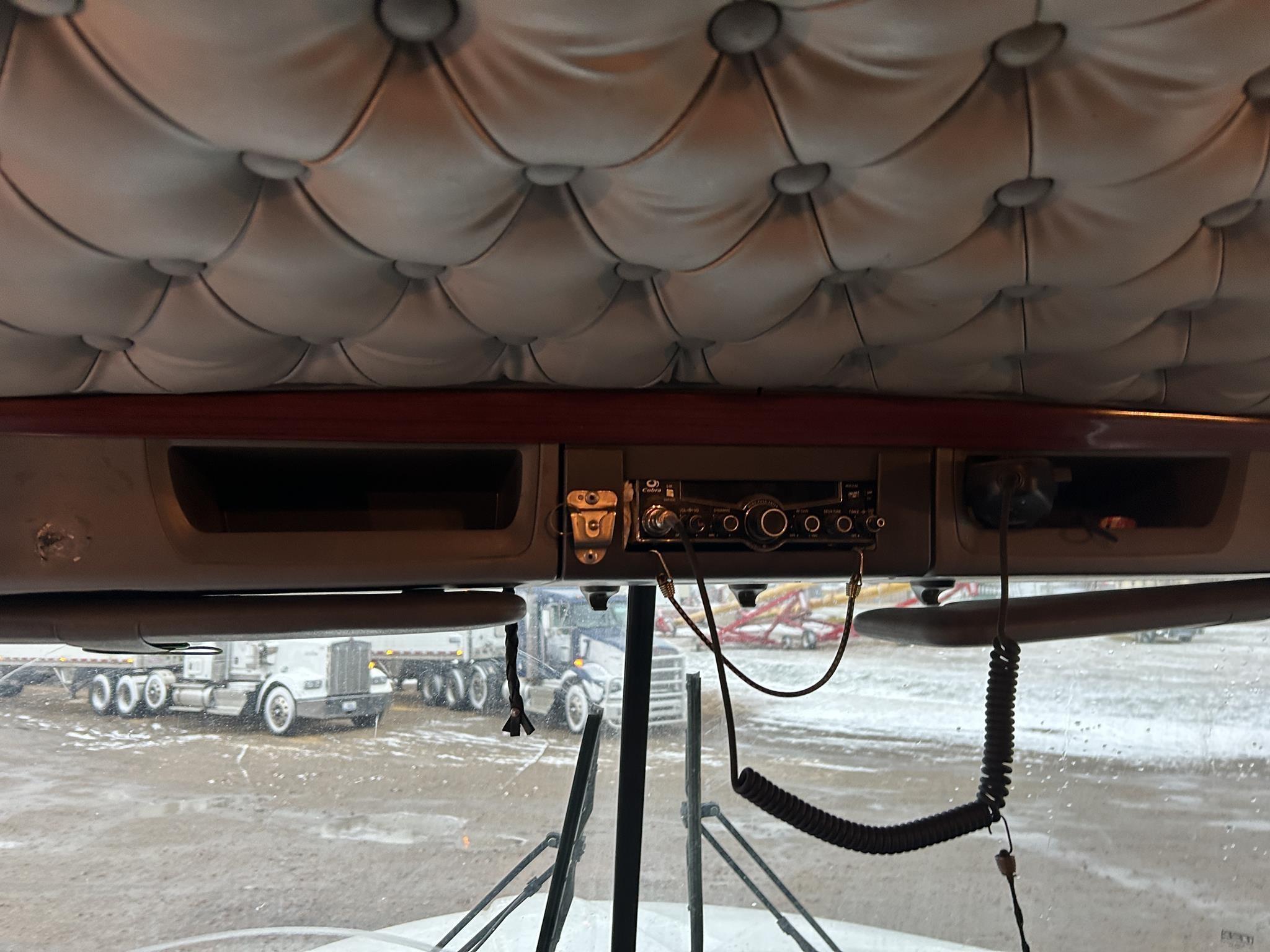 2009 KENWORTH T660 586