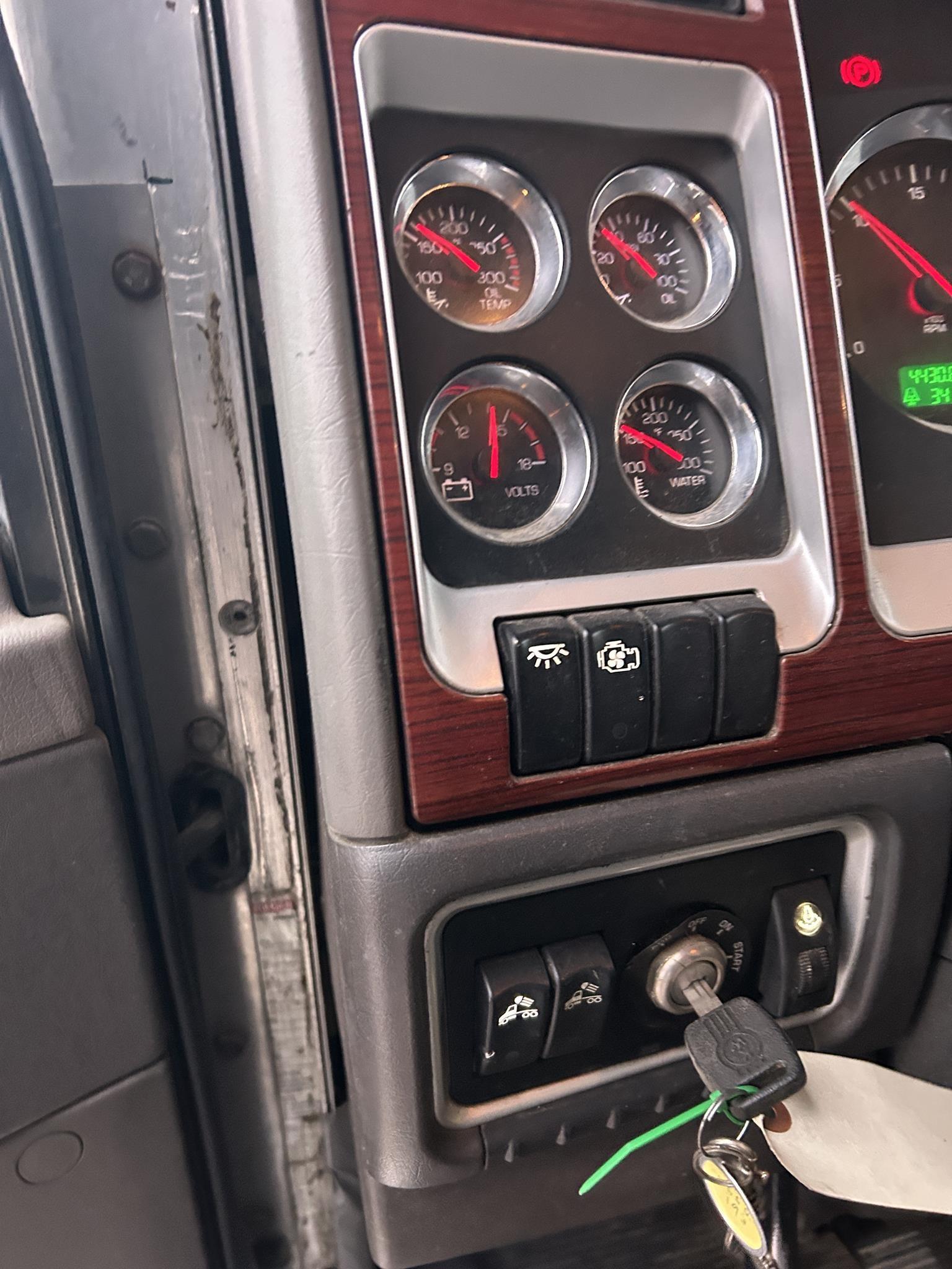 2009 KENWORTH T660 586