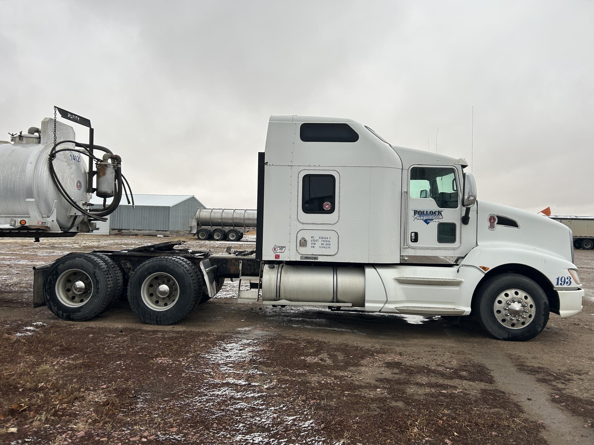 2009 KENWORTH T660 586