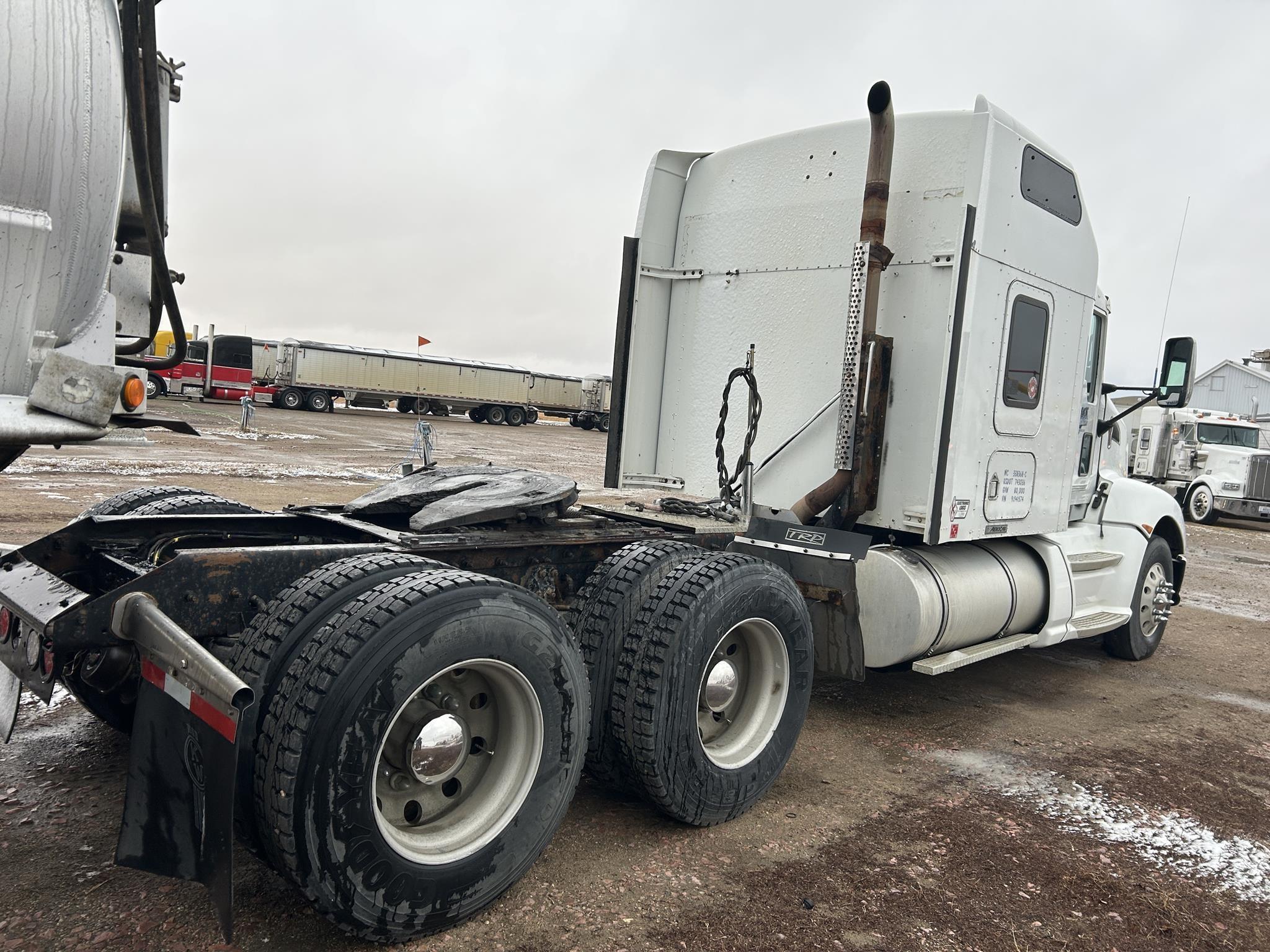 2009 KENWORTH T660 586