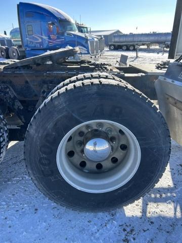 2009 KENWORTH T660 586